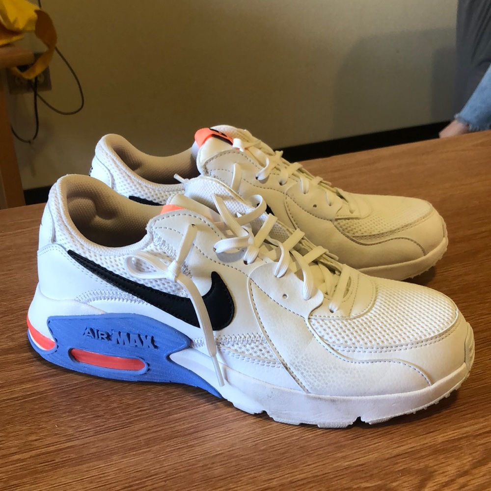 NIKE AIR MAX